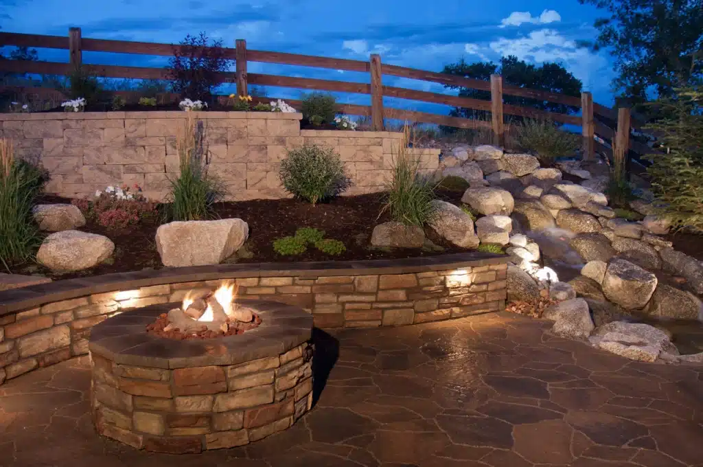 A fire pit in the middle of a patio area.